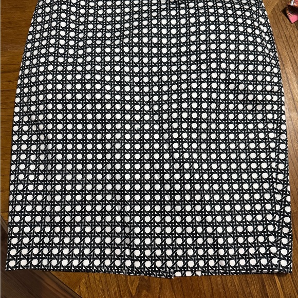 Ann Taylor Dresses & Skirts - Ann Taylor Black and White Geometric Pencil Skirt
